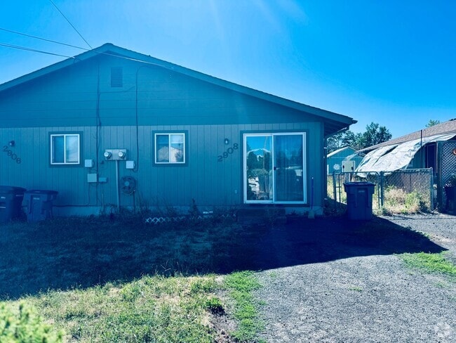 Building Photo - N Depot Duplex Unit 2908 N Depot Rental