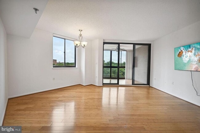 Photo - 1001 N Randolph St Unidad 608