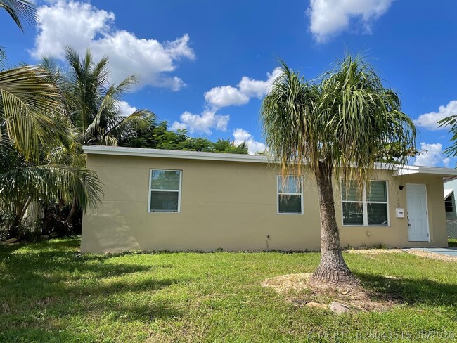 Photo - 630 N 69th Ave