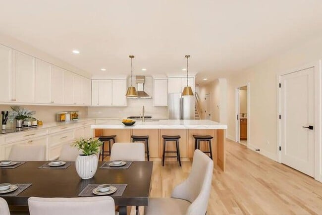 Photo - 4 bedroom in Chicago IL 60625 Unidad 1N