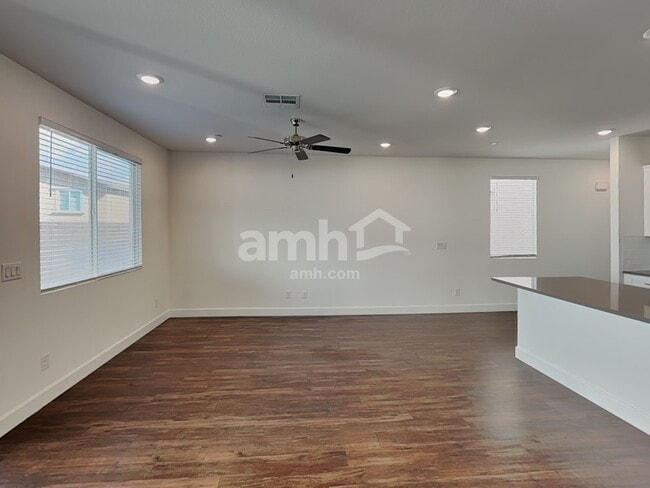 Photo - 132 Charmante Tulip Ln