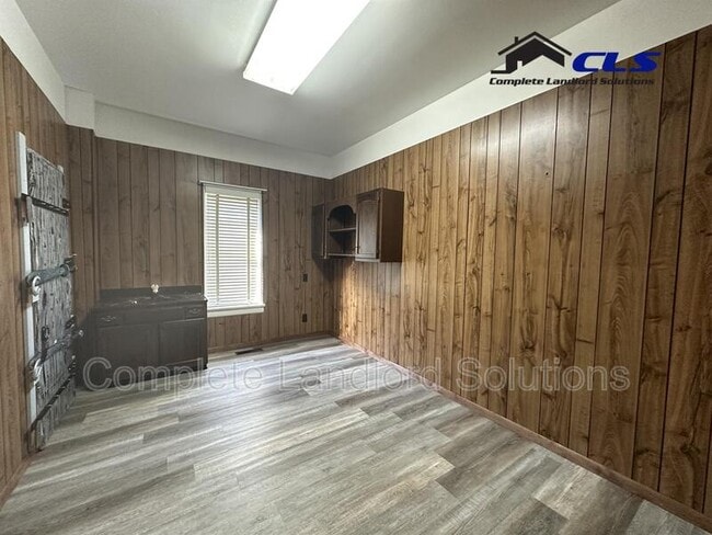 Photo - 1516 Woodley Ave