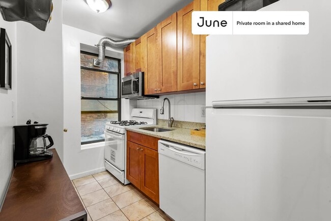 Room in Shared 3 bed/1 bath home in Chinatown