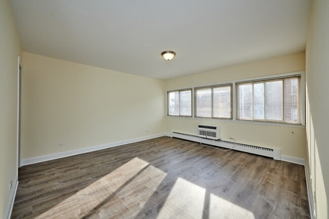 Photo - 2411 W Fargo Ave Unit 306