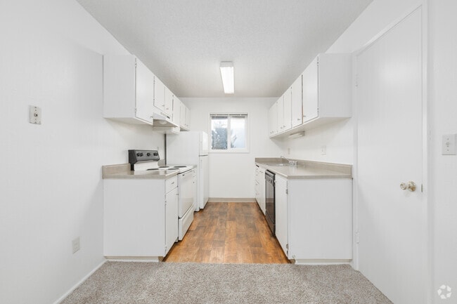 1BR, 1BA - 700SF - Kitchen