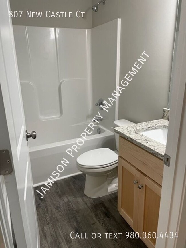 Photo - 807 New Castle Ct