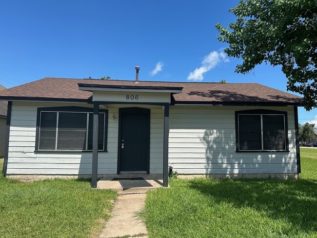 Building Photo - 806 N Avenue B Rental