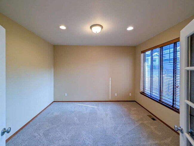 Photo - 5907 77th Dr NE