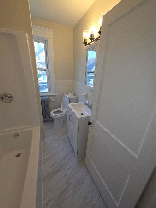 Photo - 550-548 Ferndale Ave