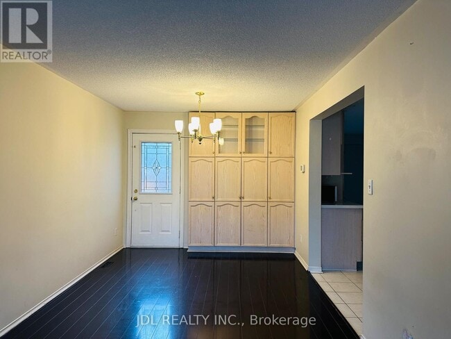 Photo - 18 Dunsmore Crescent