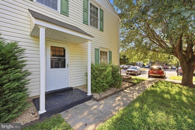 569 Lancaster Pl