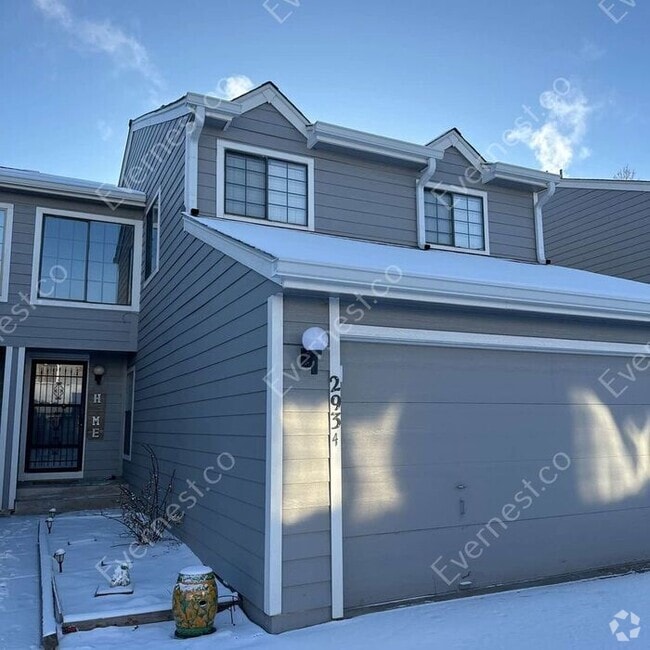 Building Photo - 3-Bedroom Home with Fireplace and Modern A...