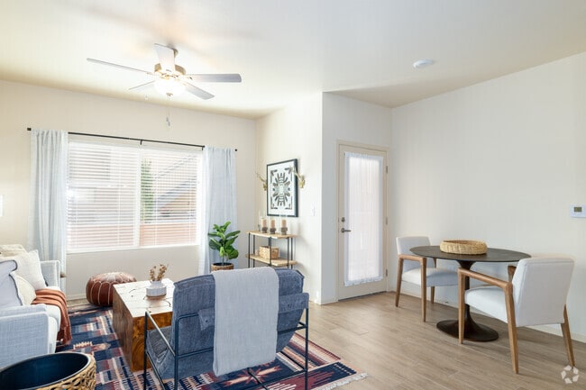 2BR, 2BA - 996SF - Living Room/Dining Room