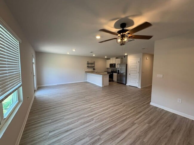 Photo - 807 Otto Loop
