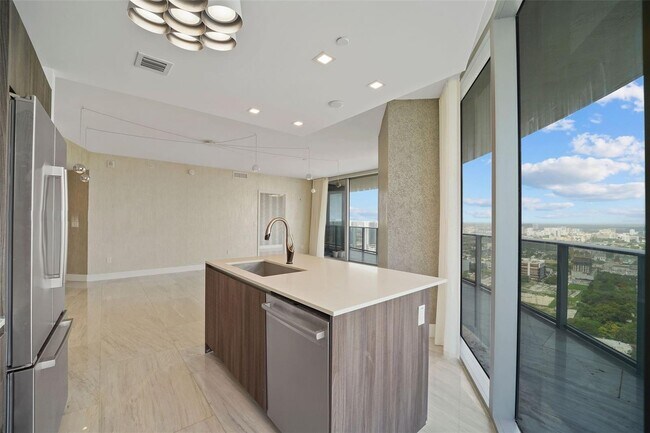 Photo - 488 NE 18th St Unidad 3701