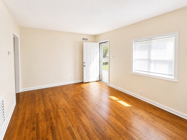 Photo - 2034 Ferris Rd