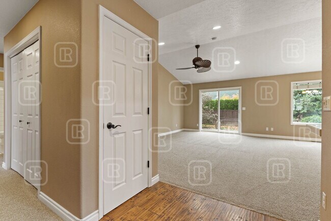8311 N Parkside Dr