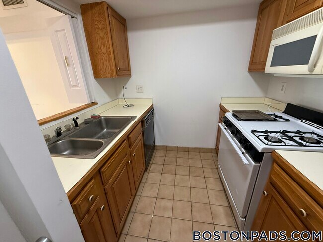 Photo - 147 Kelton St Unidad 716