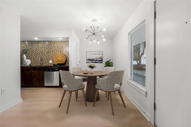 Photo - 2200 Dickson Dr Unit 112