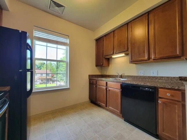 Photo - 2028 Shady Oak Dr