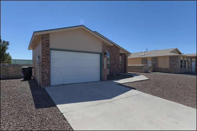 Photo - 14408 Escalera Dr