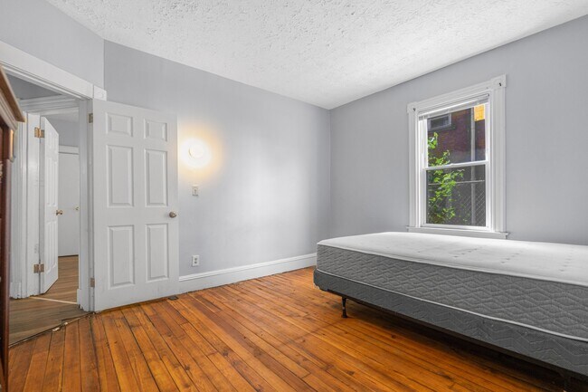 139-141-141 Homestead Ave Unit 1st Floor