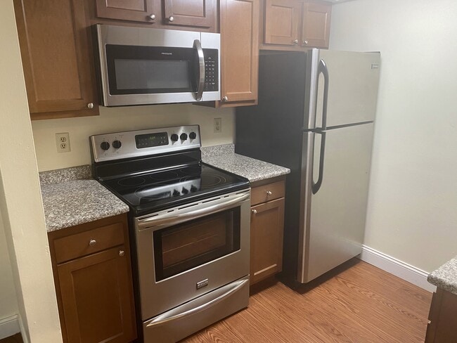 Photo - 801 W Stoughton St