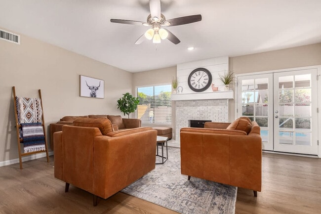 Photo - 613 W Summit Pl Unit SI ID1558601P