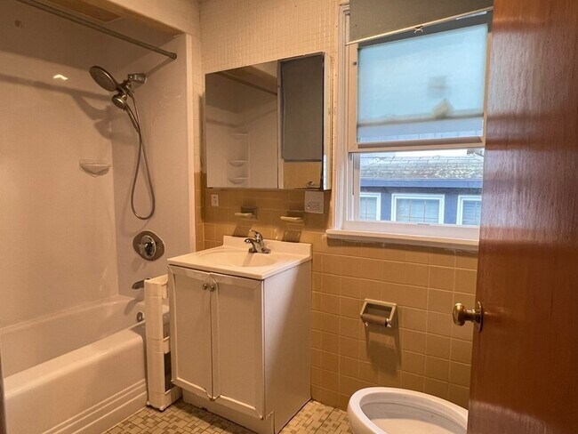 Photo - 162 Pine St