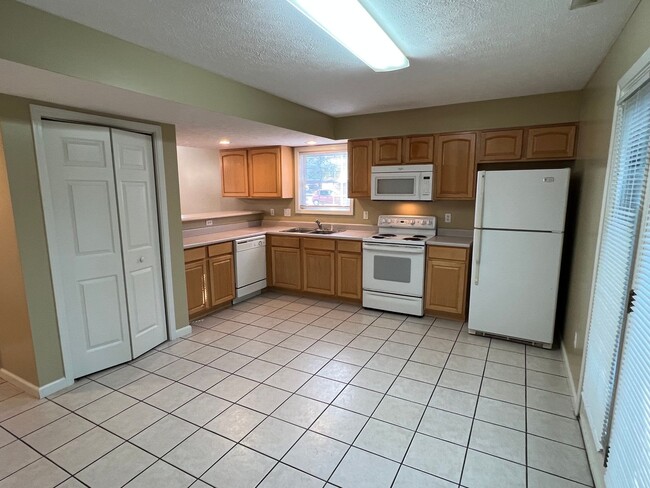3489 S Oaklawn Cir