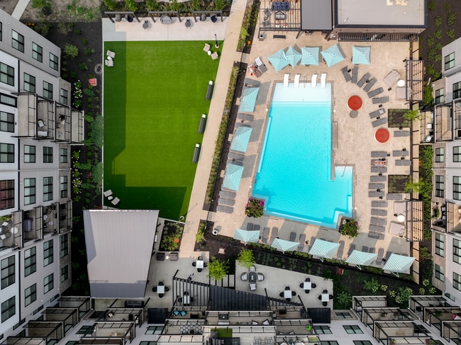 The Thomas Courtyard and Pool