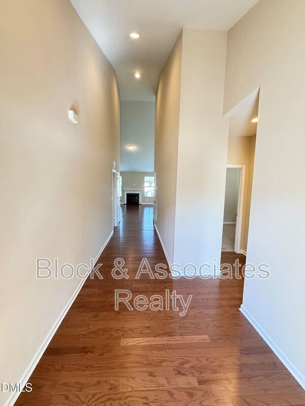 Photo - 2433 Cedar Rock Dr