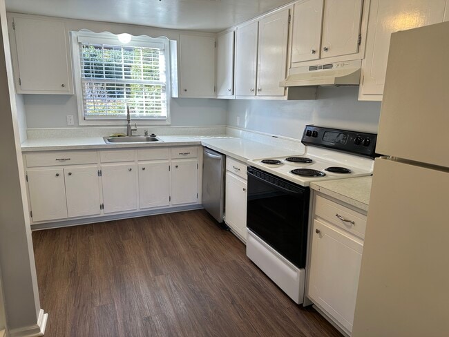 Kitchen - 3101 Link Rd Unit 30