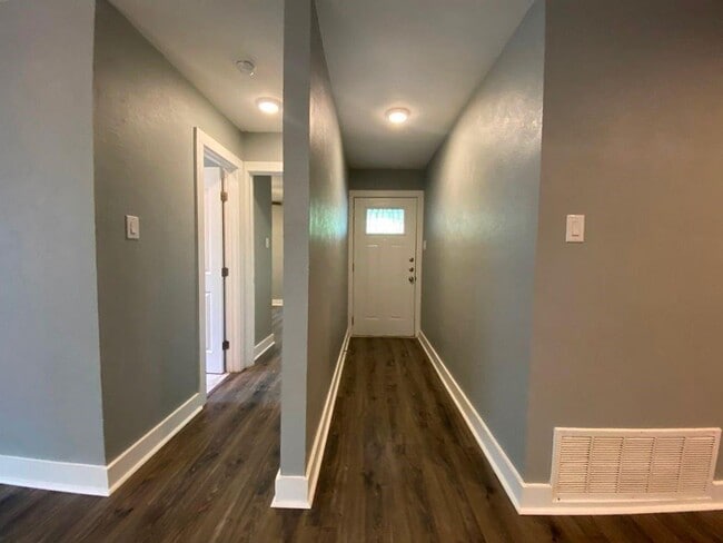 3411 Lynridge Dr