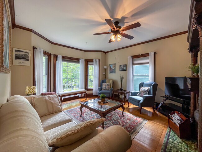 Building Photo - 103 Lancaster Ave Unit 3