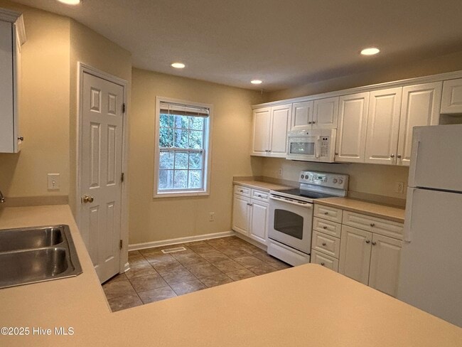 Photo - 235 N Grape St