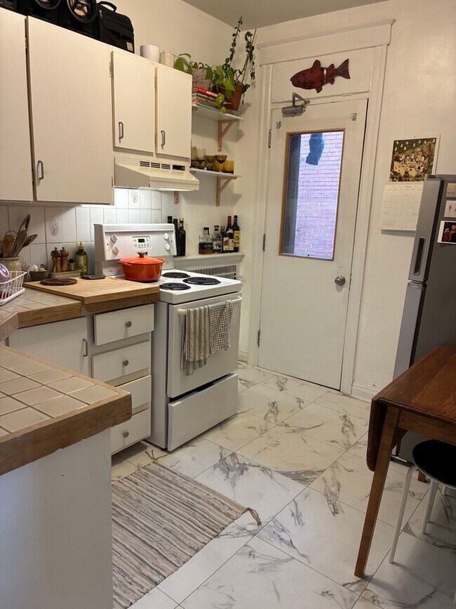 Photo - 215 Gladstone Ave Unité 11