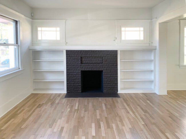 Building Photo - 1386 W 38th St Unit 1386