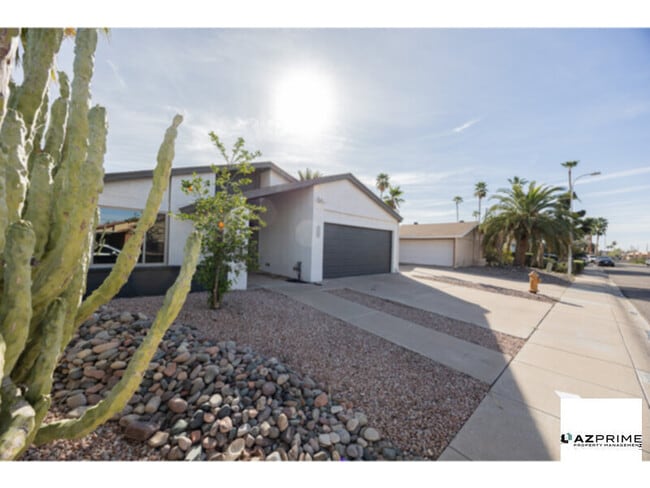 Photo - Stylish Living in this 4/2.5 Scottsdale House!