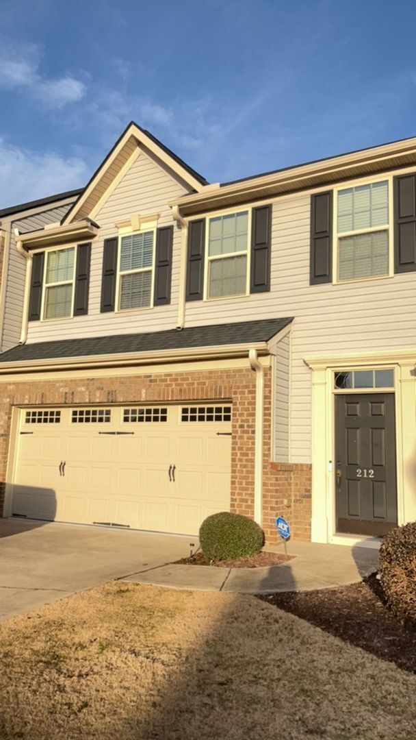 A Beautiful 3 bedroom townhome in Greer 29650 - A Beautiful 3 bedroom townhome in Greer 29650