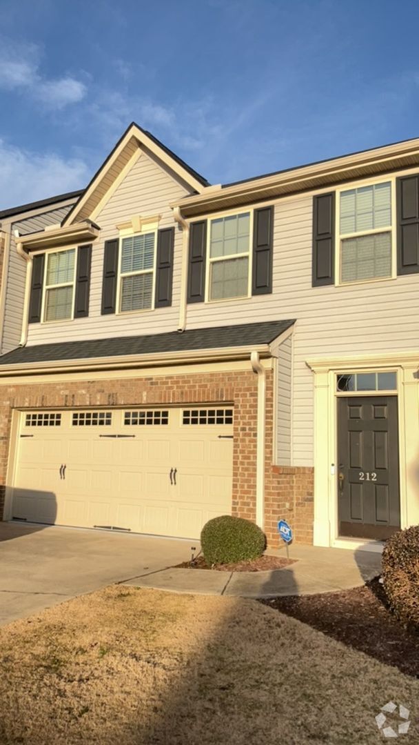 Building Photo - A Beautiful 3 bedroom townhome in Greer 29650