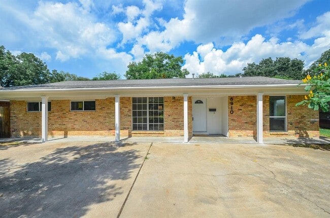 Building Photo - 8910 Reamer St Rental