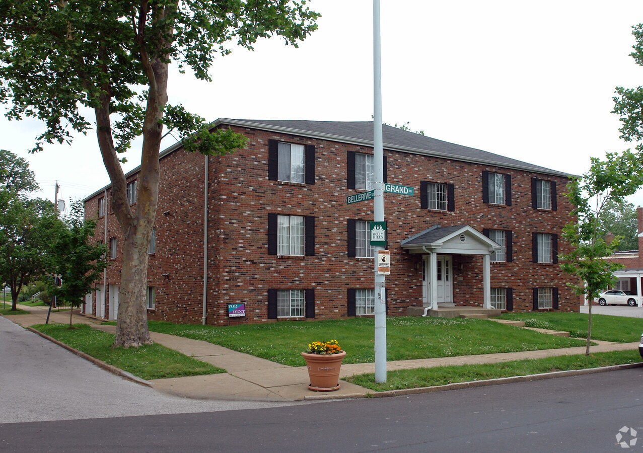 Photo - 5625 S Grand Blvd Apartments