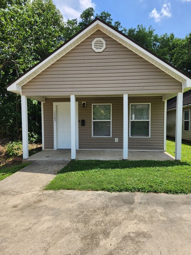 Building Photo - House for Rent