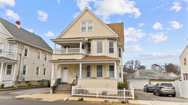 Building Photo - 448 Exeter St Unit 2