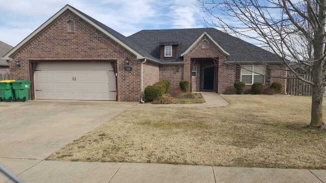 Building Photo - Beautiful Three bedroom two bath home in Sienna Estates!!!!