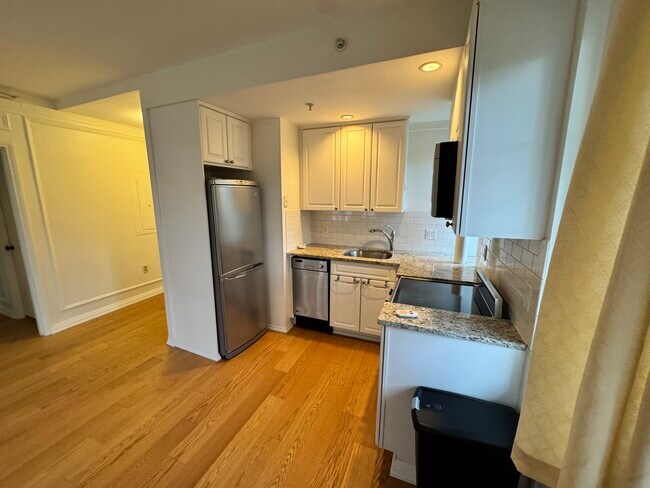 Photo - 20 Chapel St Unit 705