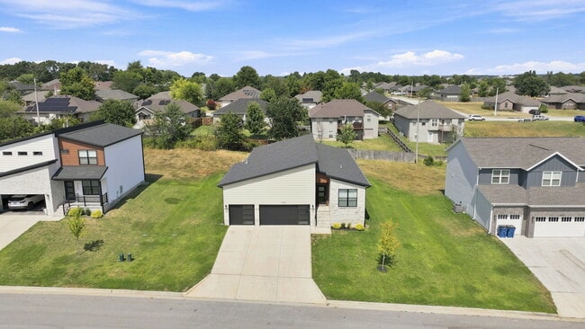 2705 W McGuffey St