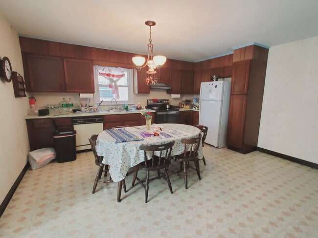 Building Photo - 98 Harbor Dr