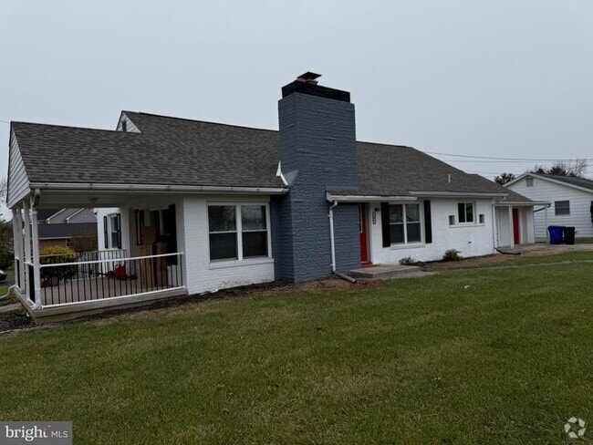 Building Photo - 606 E Main St Rental